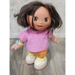WE DID IT! Dancing Dora Explorer Doll Mattel 2001 Viacom International Works